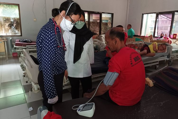 Klinik The IndRa melakukan bakti sosial perawatan luka dan pengobatan umum kepada warga binaan di Panti Sosial Insan Bangun Daya 2 di Cipayung, Jakarta Timur.