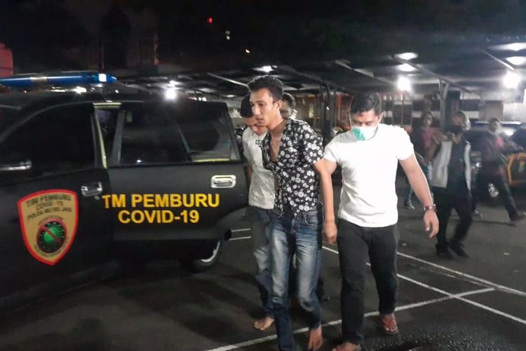 Dua pelaku pencurian sepeda motor di Gading Serpong, Tangerang ditangkap polisi di kawasan Karawaci, Senin (14/12/2020)