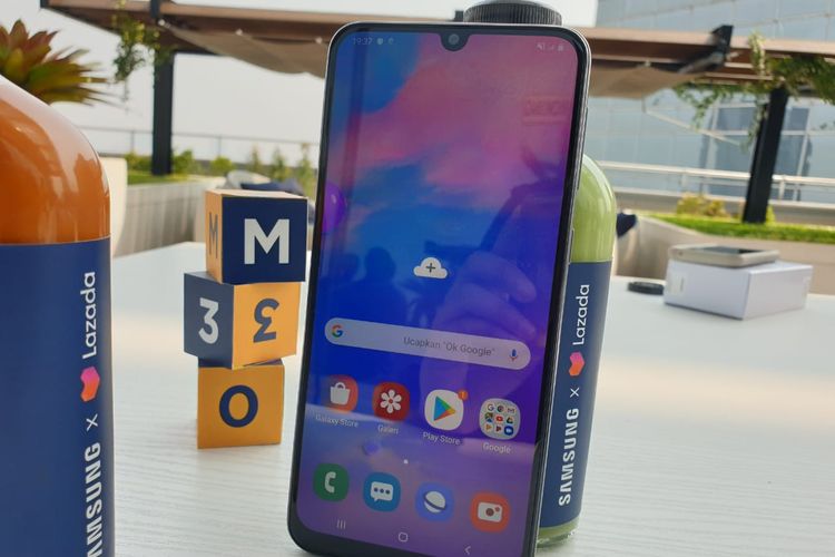 Tampilan depan Galaxy  M30.