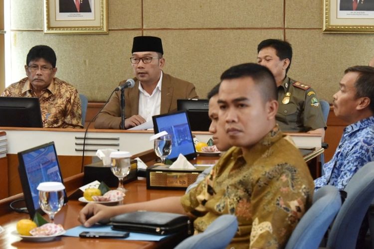 Gubernur Jawa Barat Ridwan Kamil saat melakukan konferensi video bersama jajaran Kemendagri, Kamis (18/4/2019) kemarin.