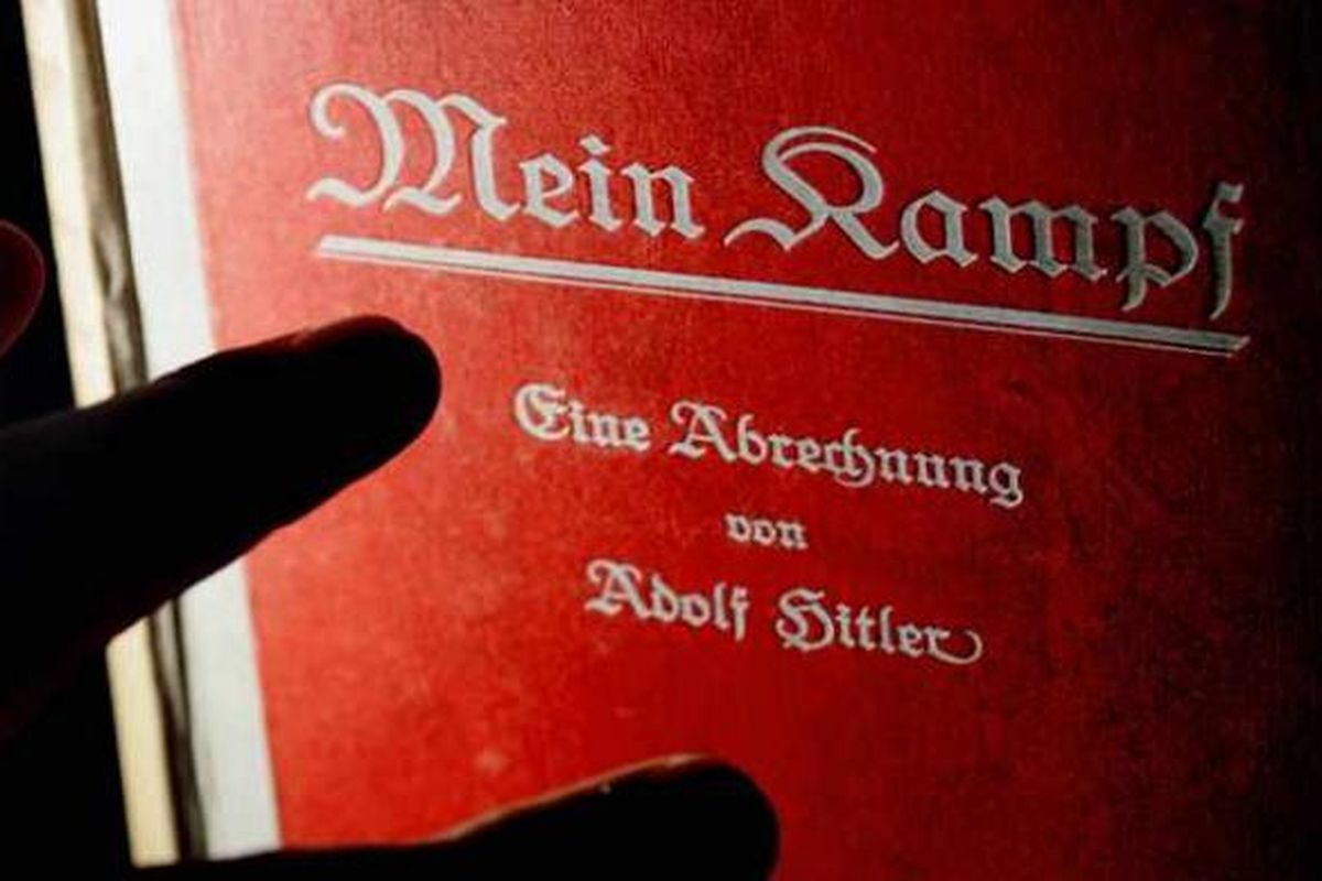Sampul buku Mein Kampf karya Adolf Hitler.