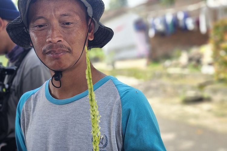 Lilik Sri Haryanto, petani di Kecamatan Polanharjo menjelakan cara membuat varietas padi, Jumat (21/2/2025)