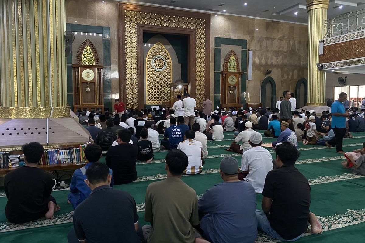 Khatam Al Quran 30 Juz, Ini Tradisi Tarawih di Islamic Center Indramayu