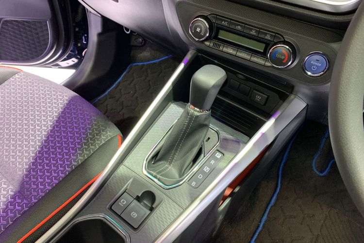 Fitur-fitur yang berbeda pada Daihatsu Rocky Hybrid