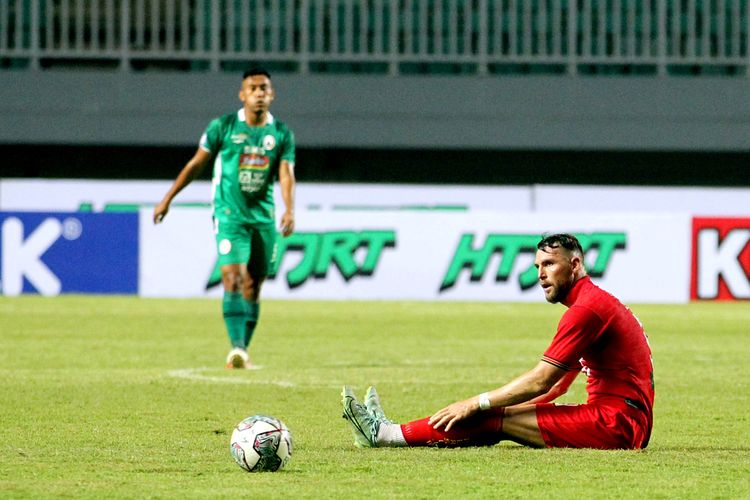 Pemain Persija Jakarta Marko Simic seusai pertandingan pekan 1 Liga 1 2021-2022 melawan PS Sleman yang berakhir dengan skor 1-1 di Stadion Pakansari Bogor, Minggu (5/9/2021) malam.
