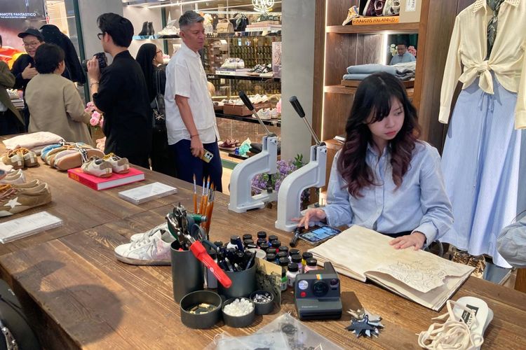 Grand opening toko Golden Goose di Plaza Senayan, Jakarta, Kamis (9/4/2026).