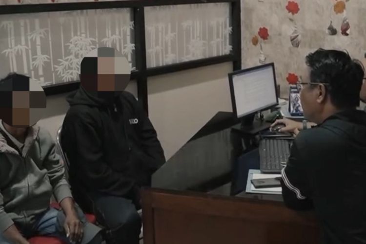 Dua Petugas DLH Surabaya Disanksi, Terbukti Pungli Pedagang Tugu Pahlawan
