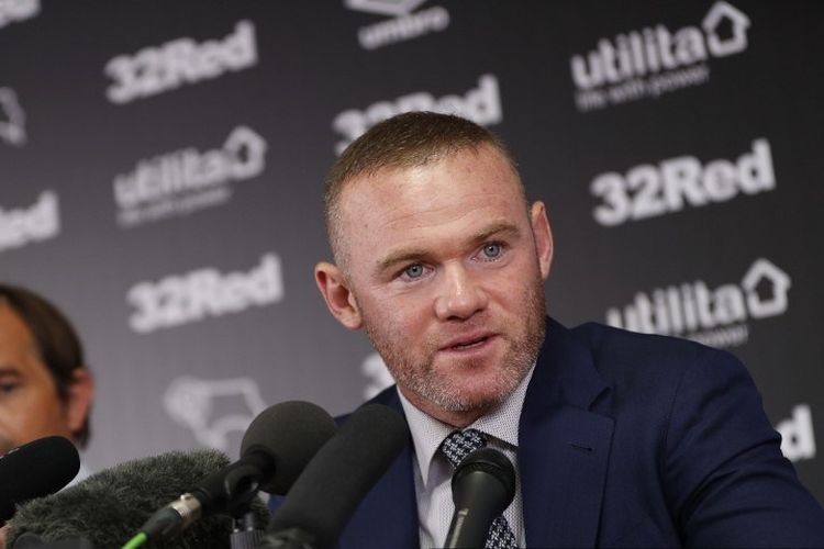 Wayne Rooney menghadiri konferensi pers pertamanya setelah setuju untuk menjadi pemain/pelatih klub kasta kedua Liga Inggris, Derby County, pada 6 Agutus 2019.