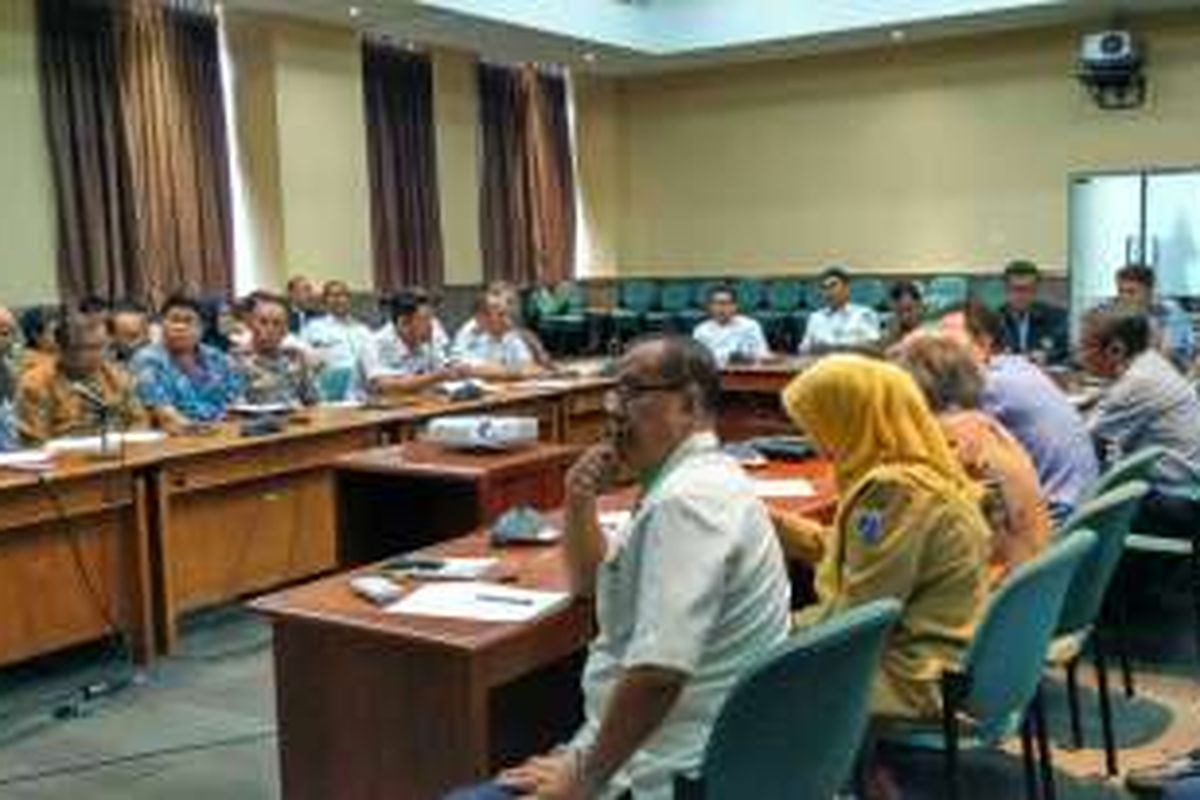 Diskusi publik tentang peningkatan keterpaduan moda KRL dan transjakarta yang digelar Dewan Transportasi Kota Jakarta, Senin (20/6/2016).