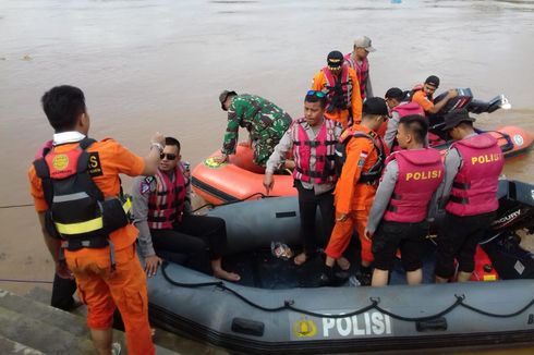 Pencarian Bocah Diduga Hanyut di Sungai Riau, Tim Basarnas Belum Bisa Menyelam
