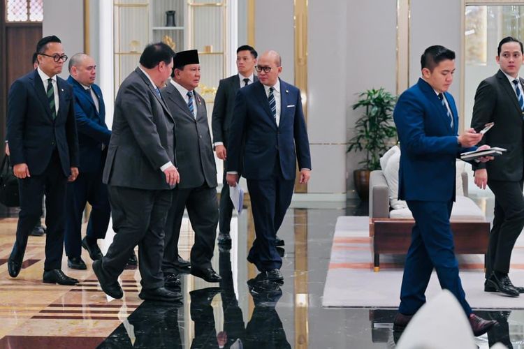 Presiden Prabowo Subianto dan Menteri Koordinator (Menko) Bidang Perekonomian Airlangga Hartarto dalam acara Indonesia Economic Outlook 2026 yang berlangsung di Wisma Danantara, Jakarta, Jumat (13/2/2026).