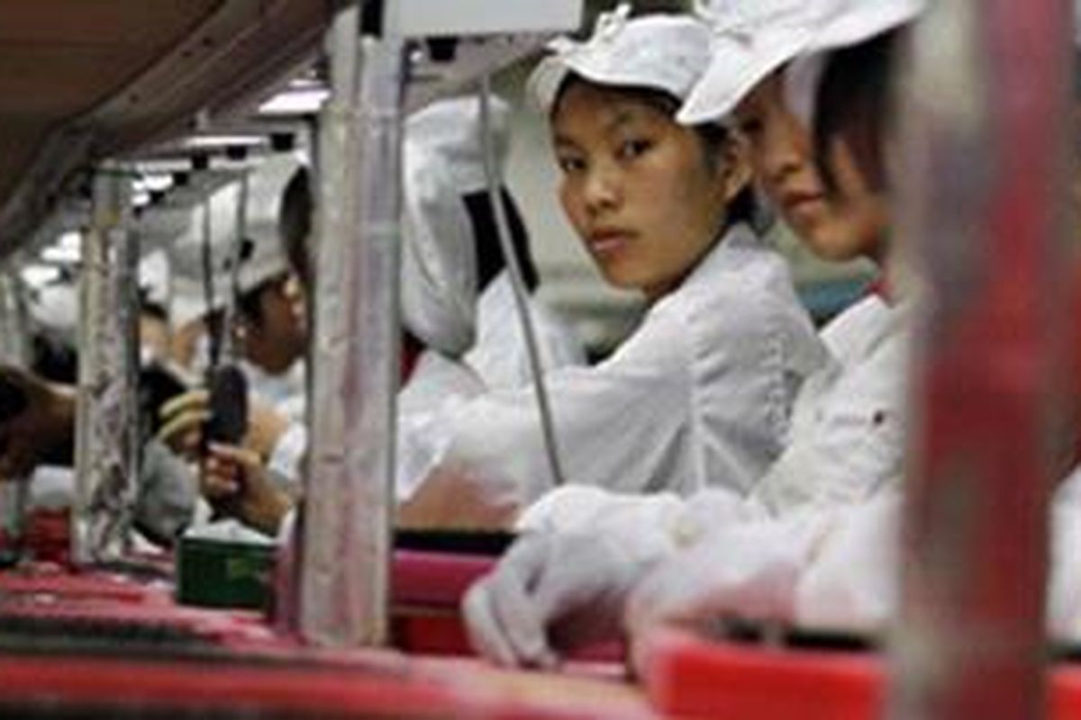 Buruh pembuat iPhone dan iPad di Cina sering bekerja selama seminggu penuh tanpa libur. 