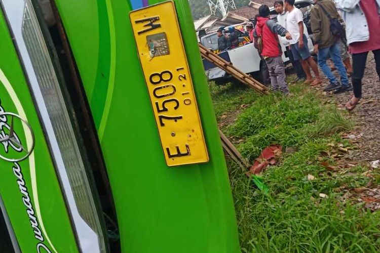 Bus pariwisata PO Purnamasari nomor polisi E 7508 W yang mengalami kecelakaan tunggal di jalan turunan Kampung Nagrog Desa Palasari Kecamatan Ciater, Subang, Sabtu (18/1/2020) sekitar pukul 17.35 WIB. Kecelakaan ini menyebabkan 8 orang meninggal, 10 orang luka berat dan 20 orang luka ringan.