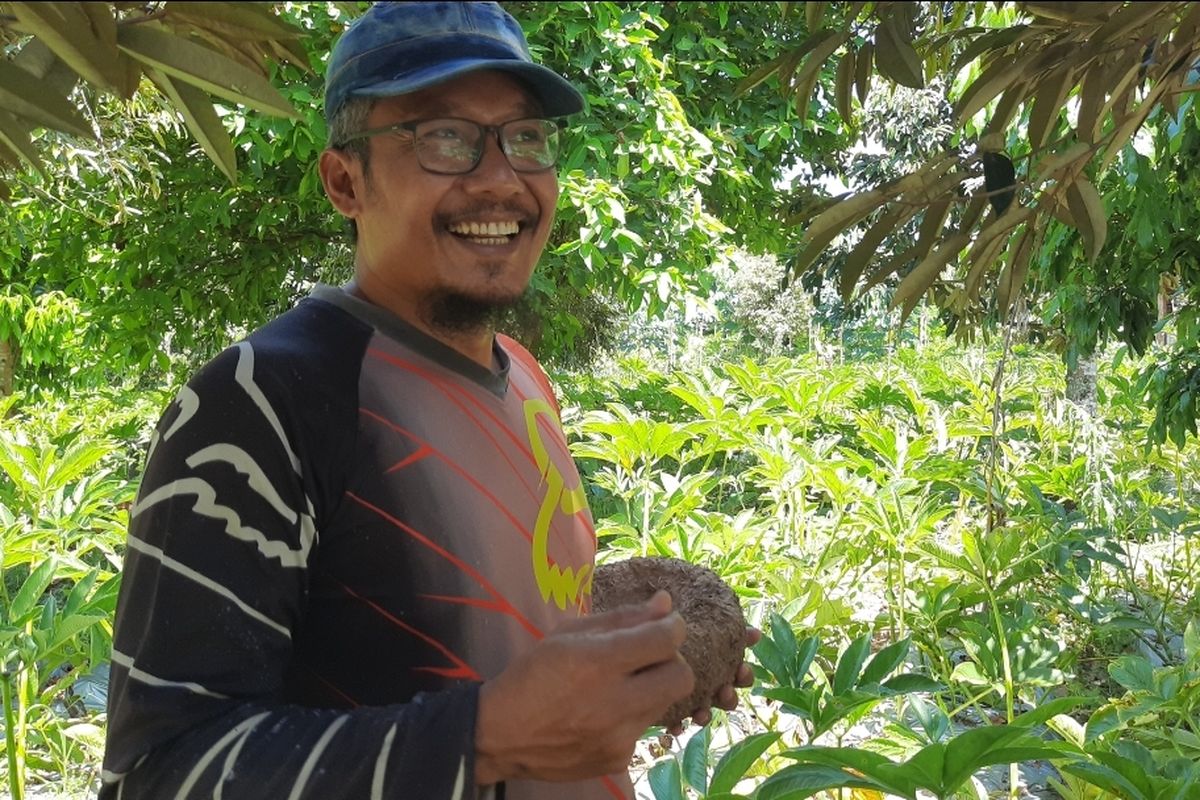 Heriyanto, petani Porang asal Blora yang berencana menambah 5 hektar tanaman porang ditemui di kebun Porang miliknya di Desa Karangjong, Ngawen, Blora, Sabtu (17/4/2021)