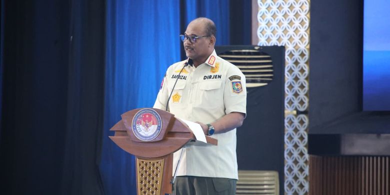 Direktur Jenderal (Dirjen) Bina Administrasi Kewilayahan (Adwil) Safrizal ZA, saat memberikan pengarahan pada Rapat Penguatan Kapasitas Satpol PP di Daerah dalam Penegakan Peraturan Daerah (Perda) dan Peraturan Kepala Daerah (Perkada) terkait Gerakan Nasional Indonesia Bersih (GNIB) dan Pengelolaan Sampah, serta Peningkatan Peran Satuan Perlindungan Masyarakat (Satlinmas). Ia hadir terpisah di Balairung Rudini, Kampus Pusat IPDN Jatinangor, Sumedang, Jawa Barat, Kamis (18/9/2025).