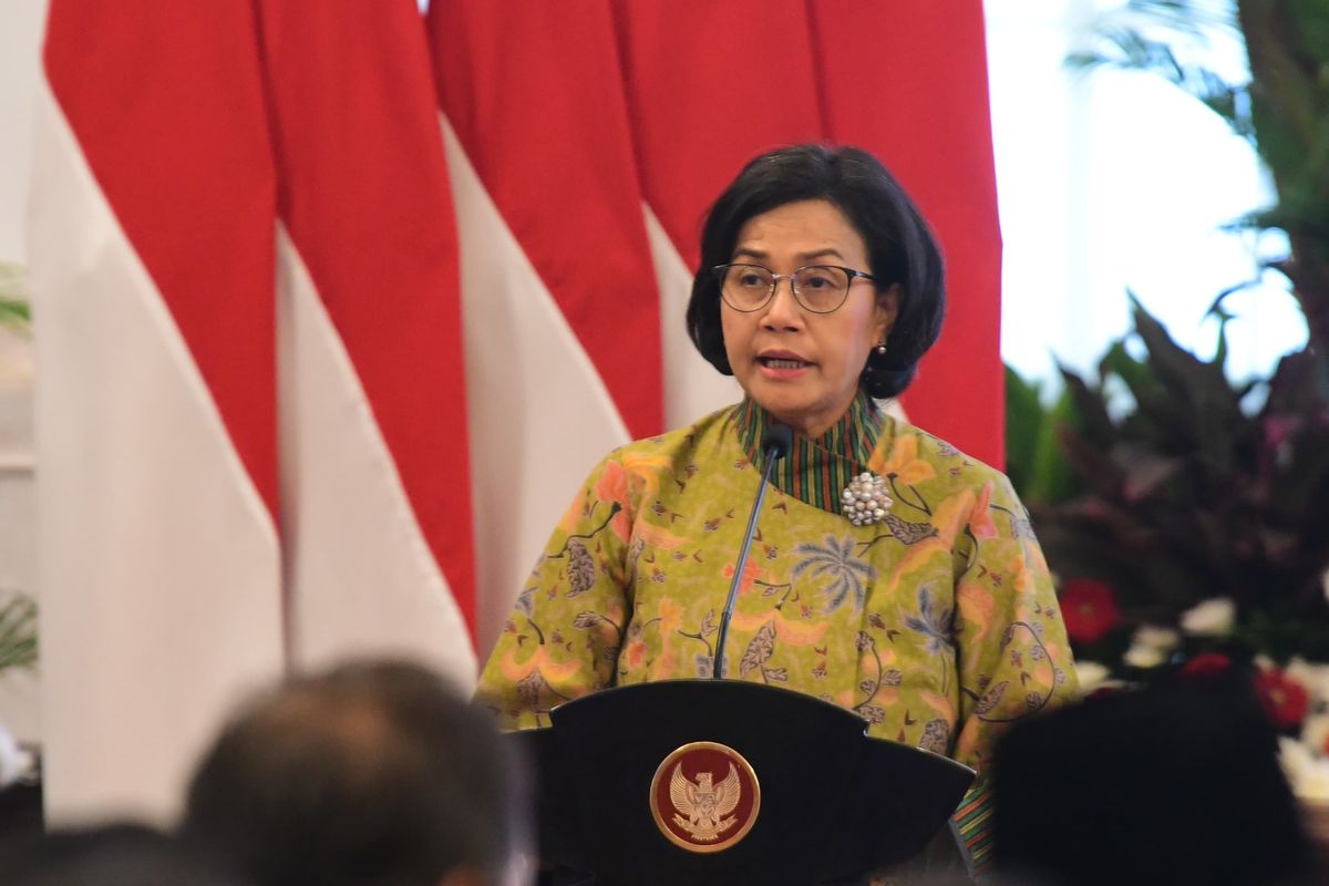 Menteri Keuangan (Menkeu) Sri Mulyani Indrawati dalam acara penyerahan Daftar Isian Pelaksanaan Anggaran (DIPA) dan Buku Daftar Alokasi Transfer ke Daerah (TKD) 2024 secara digital kepada kepala daerah dan kepala kementerian/lembaga (K/L) di Istana Negara, Jakarta, Rabu (29/11/2023).