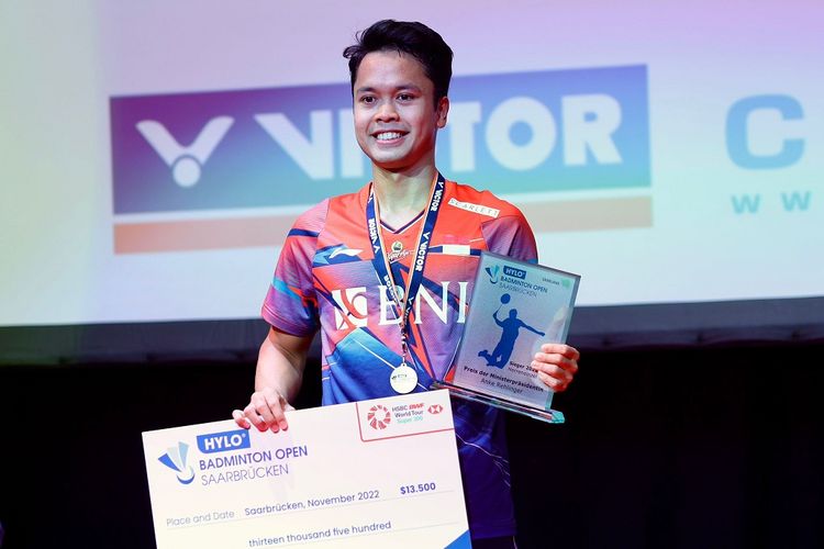 Tunggal putra Indonesia Anthony Sinisuka Ginting berhasil menjadi juara Hylo Open 2022 seusai memenangi partai puncak kontra wakil Taiwan Chou Tien Chen di Saarlandhalle Saarbruecken, Jerman, pada Minggu (6/11/2022).