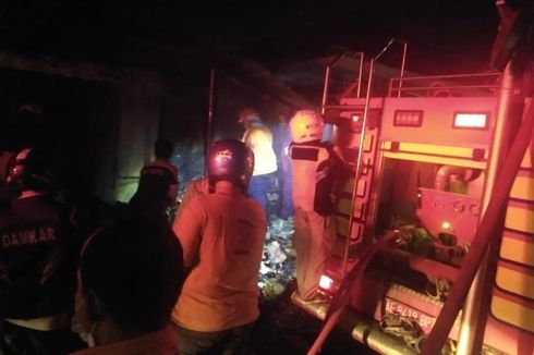 Rumah Penampung Barang Rongsokan di Kota Madiun Terbakar