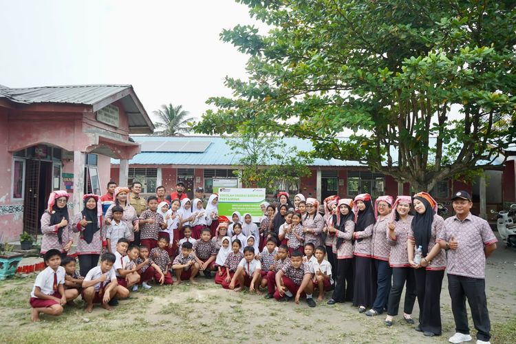 Atasi Krisis Air dan Listrik, Pertamina NRE Pasang PLTS di Sekolah Simalungun