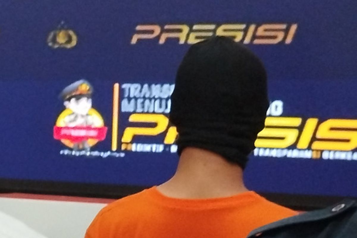 Kasatreskrim Polres Kediri Kota Inspektur Satu Fathur Rozikin saat konferensi pers ungkap kasus perampokan spesialis minimarket, Jumat (6/9/2024).