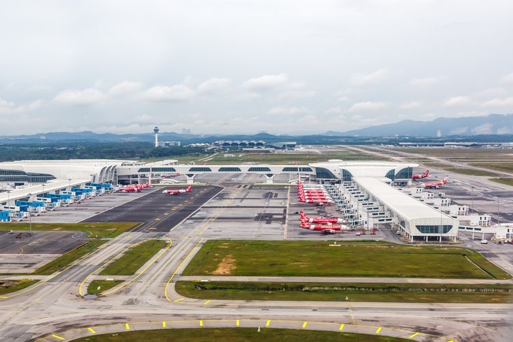 Bandara Internasional Kuala Lumpur atau Kuala Lumpur International Airport (KLIA) di Malaysia