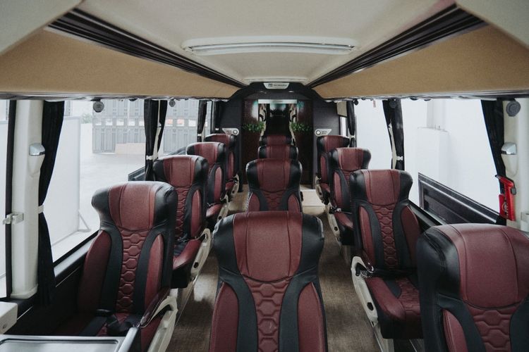 Kabin Suites Combi bus hasil kolaborasi Karoseri Laksana dengan Mercedes Benz Bus