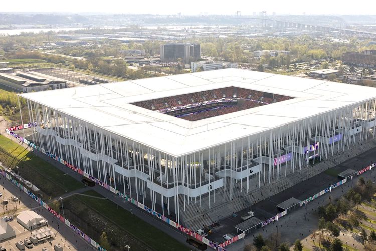 Stadion Matmut Atlantique atau Nouveau Stade de Bordeaux.