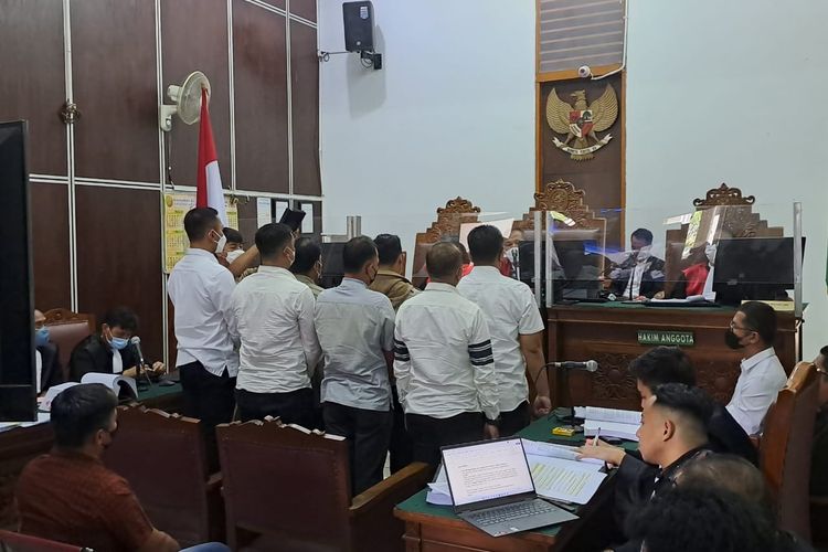 8 saksi dihadirkan di sidang kasus AKP Irfan Widyanto yang menjadi terdakwa perintangan penyidikan kematian Brigadir Nofriansyah Yosua Hutabarat atau Brigadir J, di Pengadilan Negeri Jakarta Selatan, Rabu (26/10/2022). 