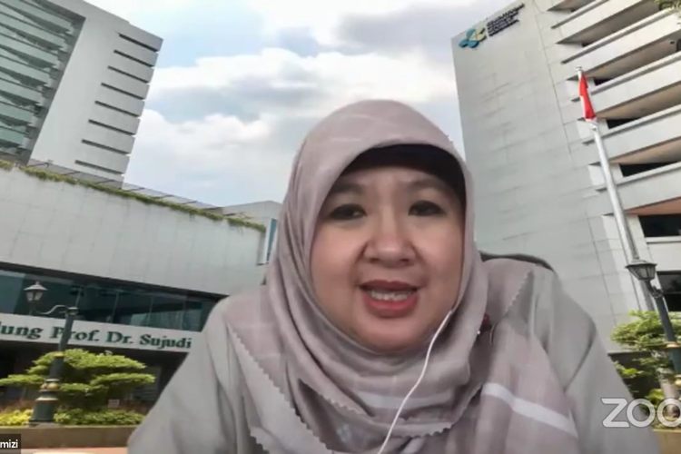 dr. Siti Nadia Tarmizi, M. Epid, Direktur P2PML Kementerian Kesehatan dalam seminar bertajuk Stigma TBC dan Hambatan Sosial Lainnya yang diselenggarakan secara daring oleh Stop TB Partnership Indonesia (STPI) bersama Perhimpunan Organisasi pPasien Tuberkulosis (POP TB) Indonesia dengan dukungan STOP TB Partnership Global pada Senin (14/6). 