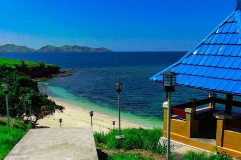 HUT ke-76 RI, Bendera Merah Putih Berkibar di Bawah Laut Tanjung Kajuwulu Maumere 