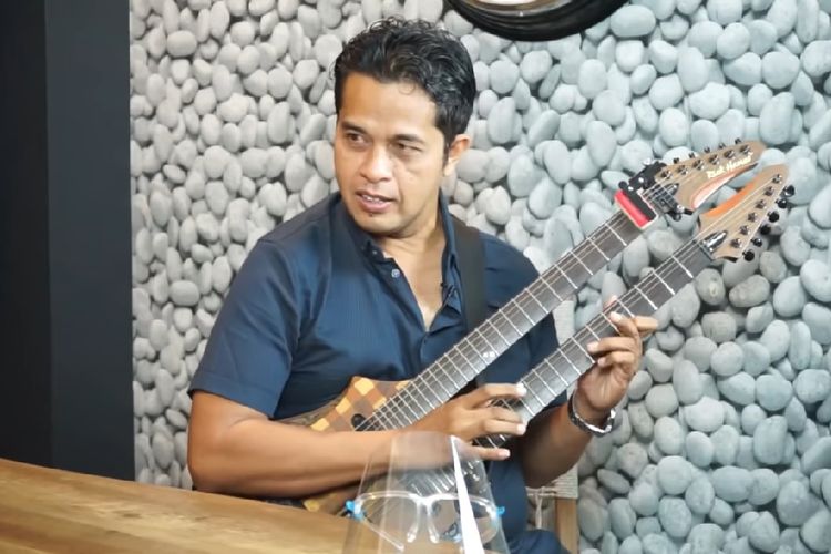 I Wayan Balawan menceritakan konsep permainan gitarnya terinspirasi dari mendiang Eddie Van Halen. Gitaris asal Bali ini kemudian memodifikasi gaya tapping Eddie Van Halen dengan menggunakan delapan jari.
