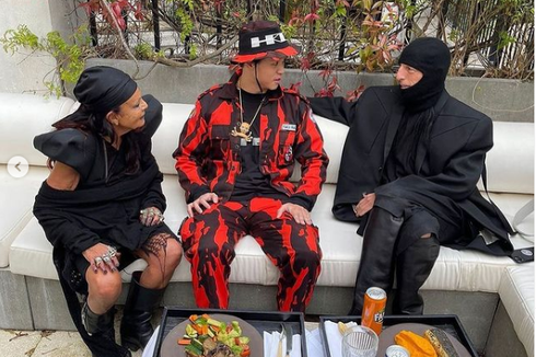 Unik, Arnold Putra Pakai Baju Mirip Pemuda Pancasila di Paris Fashion Week