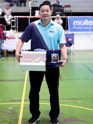 Pada turnamen Pramusim Srikandi Cup 2020 di GOR Gelanggang Remaja, Pekanbaru, yang berakhir Sabtu (18/1/2020), pelatih GMC Cirebon Arif Guritno mendapat predikat individu dari Peak sebagai pelatih terbaik.