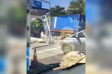 Rem Blong, Truk Kontainer Nyaris Tabrak Gerbang Tol di Makassar