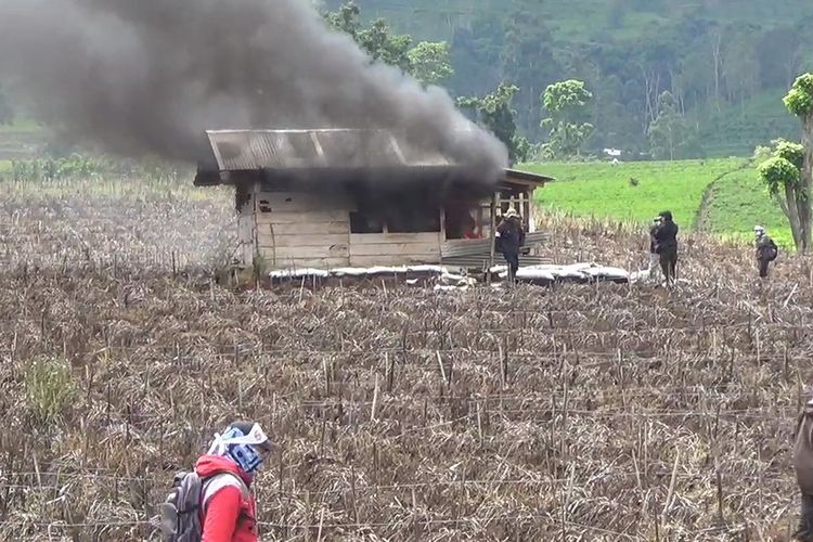 Ratusan Petani Kebun Teh Pangalengan Cabut Sayuran dan Bakar Gubuk, Protes Alih Fungsi Lahan