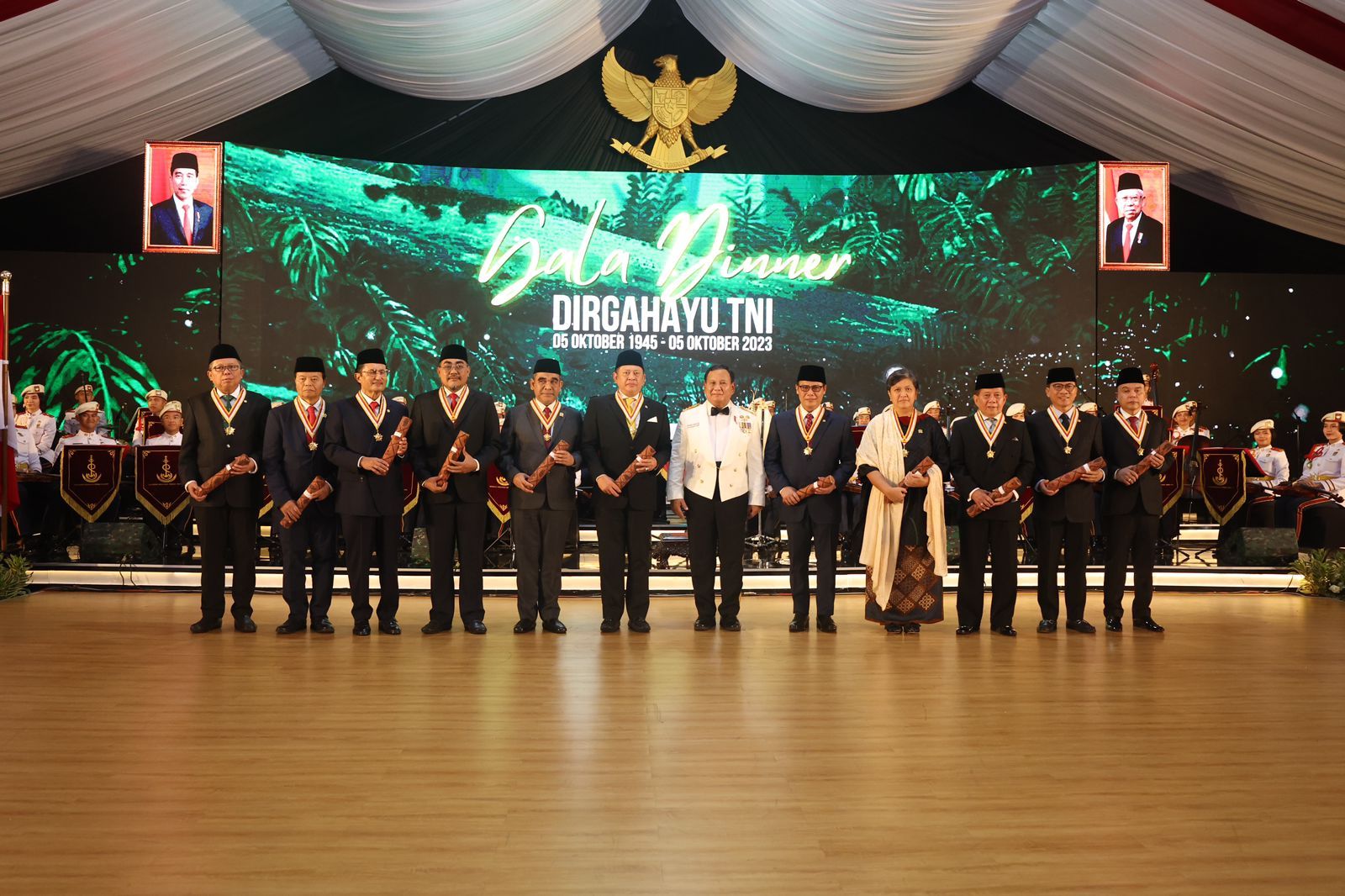Prabowo Anugerahkan Penghargaan Dharma Pertahanan Utama ke 11 Tokoh, dari Bamsoet hingga Arsul Sani