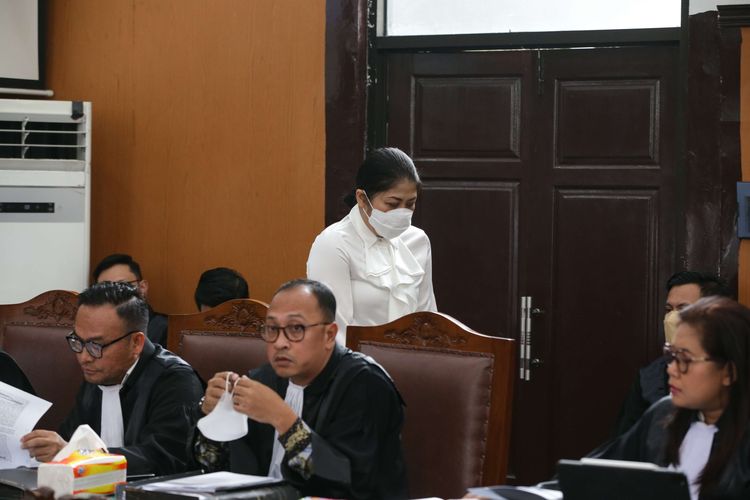 Terdakwa kasus pembunuhan berencana terhadap Nofriansyah Yosua Hutabarat atau Brigadir J, Putri Candrawathi menjalani sidang di Pengadilan Negeri Jakarta Selatan, Selasa (6/12/2022). Jaksa Penuntut Umum (JPU) menghadirkan 11 orang saksi.