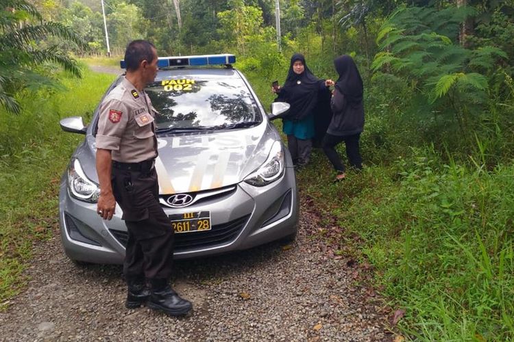 Polisi melakukan olah TKP di kampus Universitas Andalas terkait kasus begal yang menimpa seorang mahasiswi, Jumat (19/7/2019) (Dok: Humas Polsek Pauh)