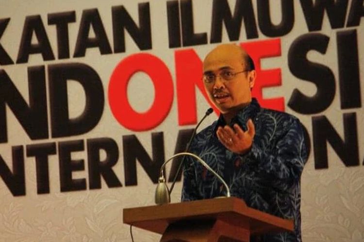 Putu Pendit berbicara mewakili Australia untuk Ikatan Ilmuwan Indonesia Internasional - sektor pendidikan.