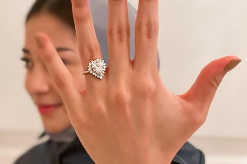 Pamer Cincin, Nikita Willy Dilamar Indra Priawan