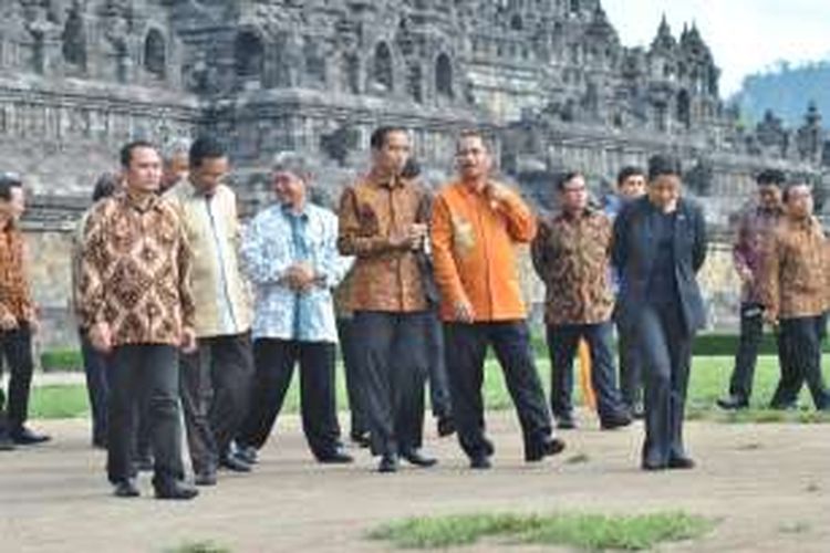 Presiden Joko Widodo mengunjungi Candi Borobudur, Kabupaten Magelang, Jawa Tengah, Jumat (29/1/2016).