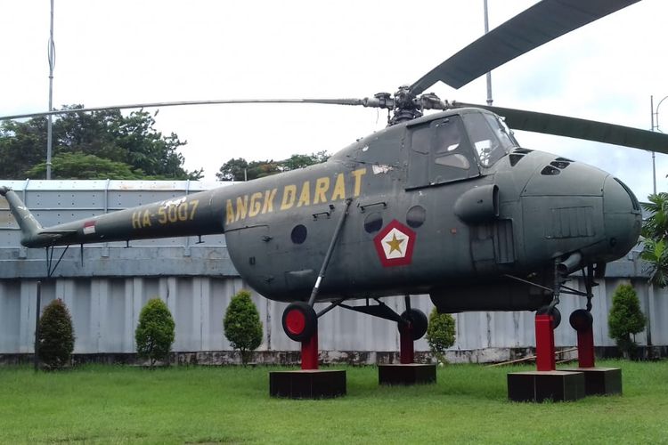 Salah satu pesawat perang milik TNI yang disimpan di Museum Satria Mandala, Jakarta (9/01/2020)