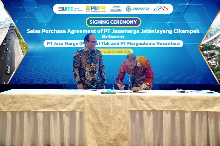 PT Jasa Marga (Persero) Tbk (Jasa Marga) dan PT Margautama Nusantara
(MUN) secara resmi menandatangani Akta Jual Beli Saham atau Sales Purchase Agreement (SPA)
untuk PT Jasamarga Jalanlayang Cikampek (JJC), anak usaha PT Jasamarga Transjawa Tol (JTT)
yang mengelola Jalan Layang MBZ pada Senin (10/10/2022).