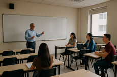 Gedung Parkir 2 Lantai yang Ambruk di Koja Timpa 6 Kendaraan