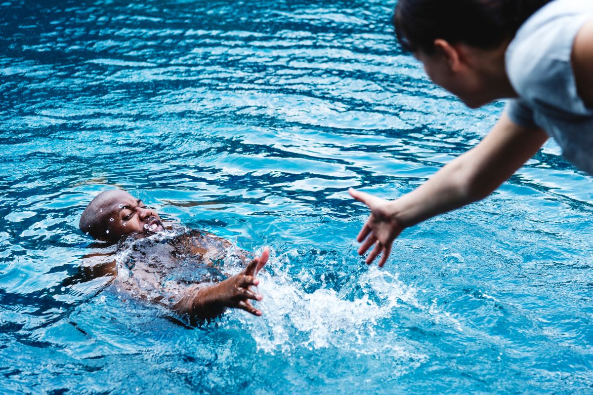 Ilustrasi tenggelam.