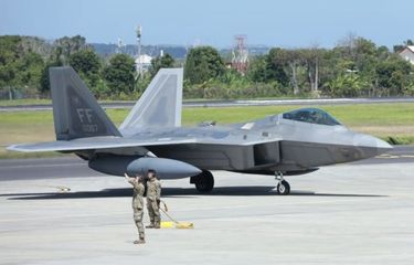 4 Pesawat Siluman AS F-22 Raptor Mendarat di Indonesia untuk ...