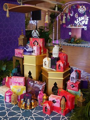 Aneka paket cantik untuk hantaran berisi produk-produk dari Body Shop.