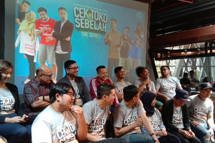 Para kru dan pemain Cek Toko Sebelah The Series menggelar jumpa pers di Bluegrass, Kuningan, Jakarta Selatan, Selasa (18/12/2018).
