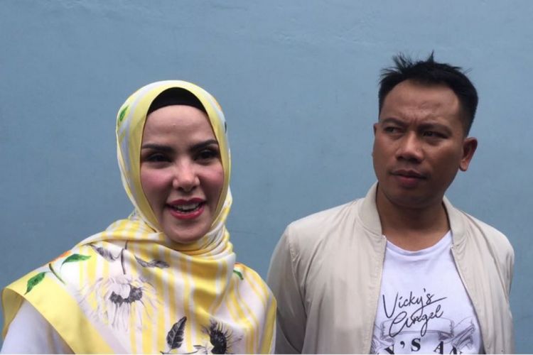 Angel Lelga dan Vicky Prasetyo dalam wawancara di Studio TransTV, Mampang, Jakarta Selatan, Selasa (20/2/2018). 