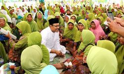 Gus Ipul-Azwar Anas Galang Dukungan Para Nyai dan Muslimat NU